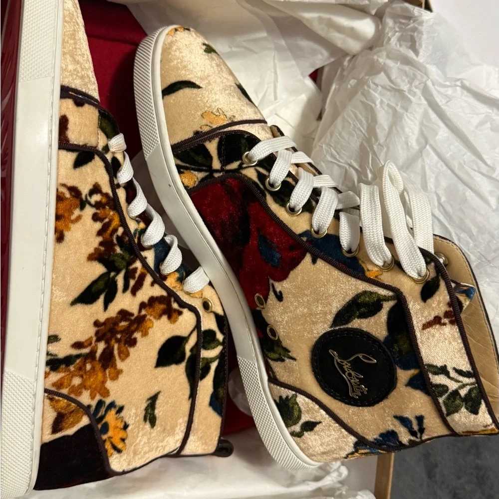 Christian Louboutin Beige Floral Velvet Low-Top Sneakers with Red Soles - Picture 2 of 6